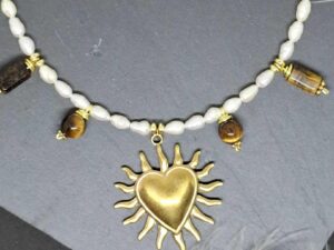 Collier en perles d'eau douces et oeil de tigre