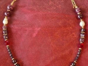 Collier  – Grenat & perles de culture d’eau douce