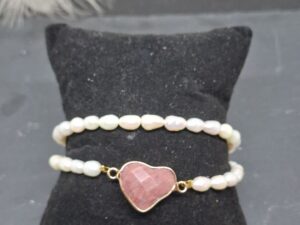 Bracelet Deux Dours Perles de Culture d’Eau Douce et Cœur en Rhodochrosite